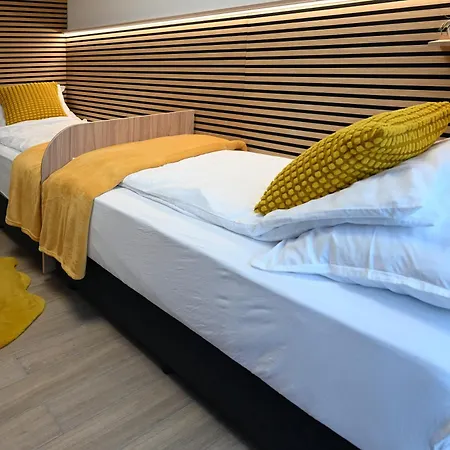 Tofeny Orsegi Vendeghaz * Zalalövő